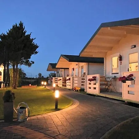 Letniskowe Rejs Lodge *